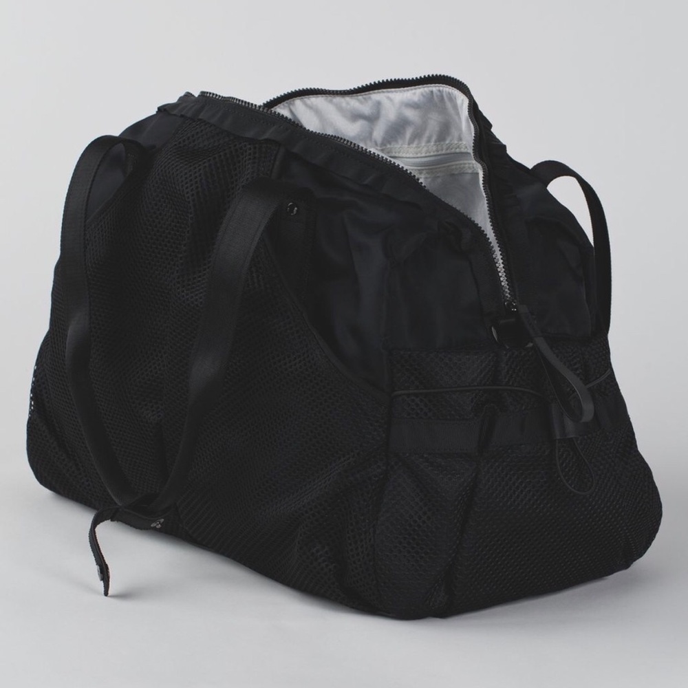Lululemon Extra Mile Duffel Bag - Picture 3 of 7